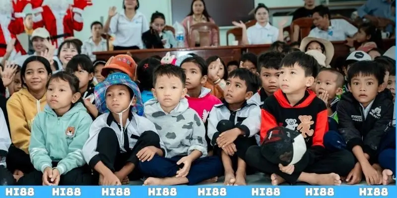 HI88 đồng hành cùng trẻ em vùng cao trao tặng áo ấm